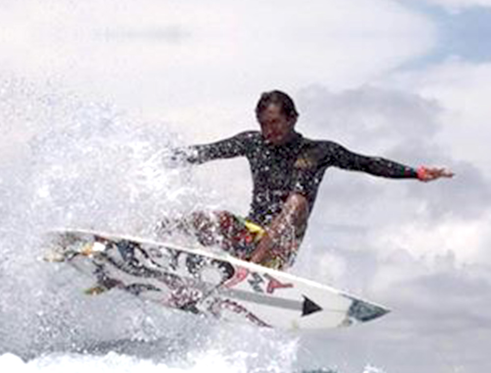 バリ島でサーフィンするなら、カデ（kade）サーフガイド＆観光ガイド